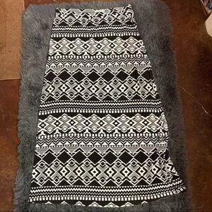 4/$20 Black and White Maxi Skirt
